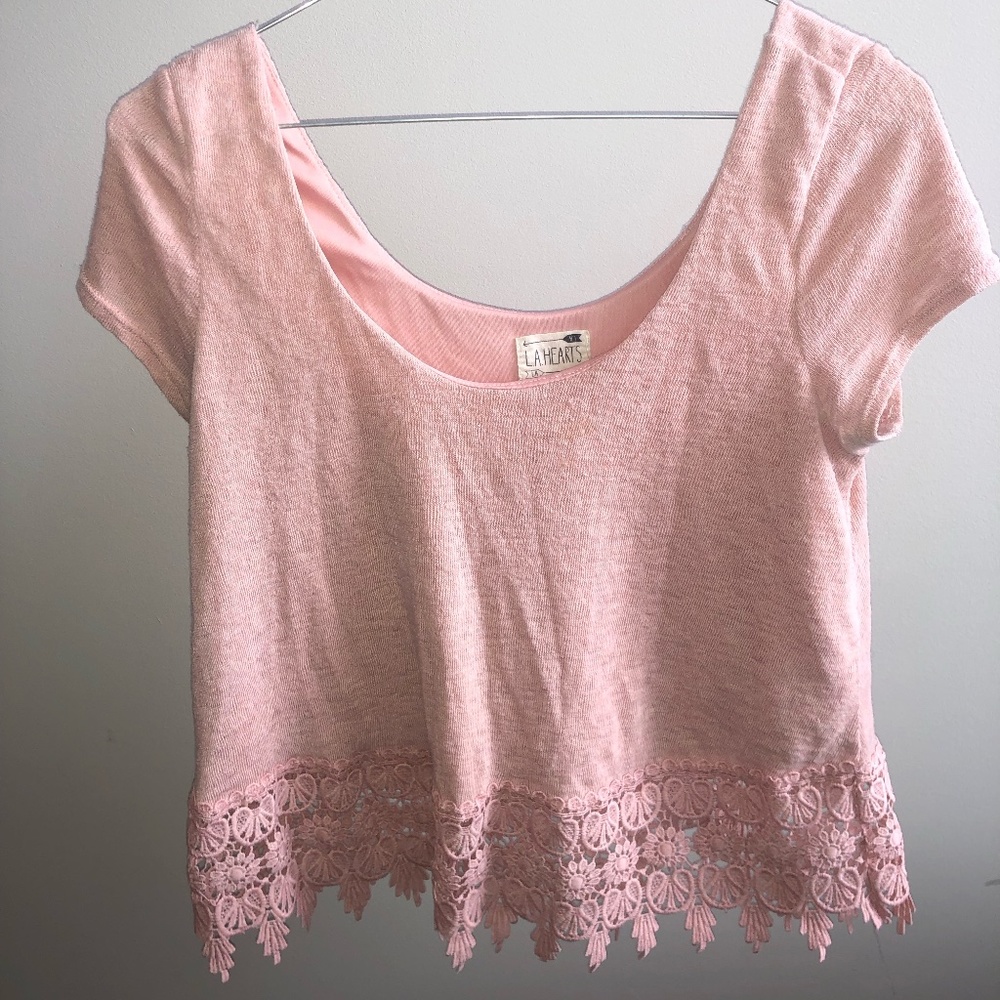 Pink cropped shirt with lace detail.